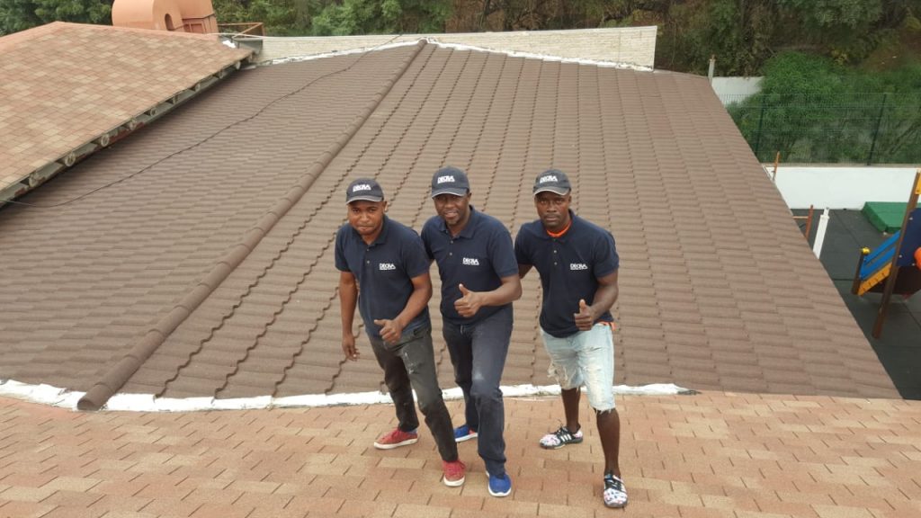 WhatsApp Image 2018-09-21 at 11.41.17 Decra Tandimex Team installing re-roof over bitumen shingle in Angola 2